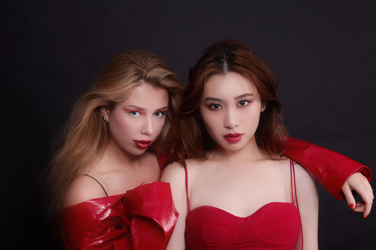 Honeypot - deep red lipstick